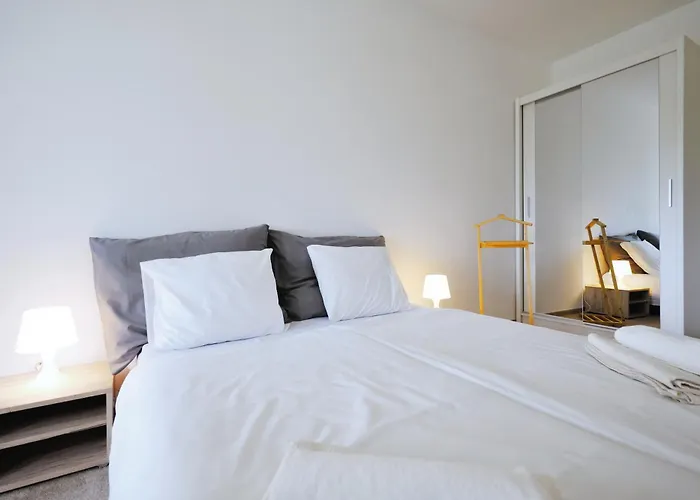 Vida Prostorný 220 M2 3br S Krbem A Zahradou, Ideální Pro Rodiny * Praha