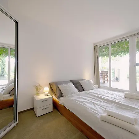 Vida Prostorny 220 M2 3br S Krbem A Zahradou, Idealni Pro Rodiny プラハ